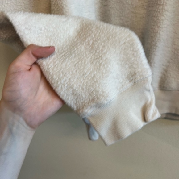 Good American Sherpa Boyfriend Sweatshirt in Bone - Picture 8 of 9